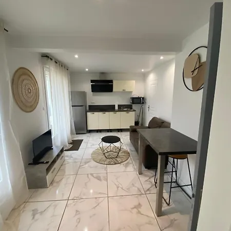 아파트 Circuit 24h *